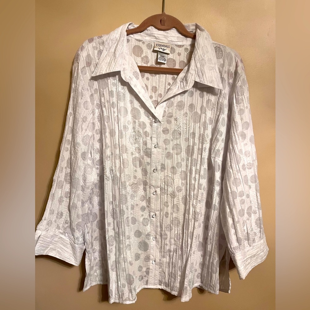 essentials - by Maggie. white with sheer polkadots and embroidered roses NWOT